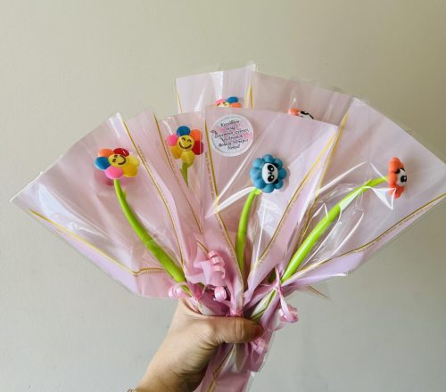 Virágos gél toll nőnapi díszcsomagolással és matricával (többféle minta)