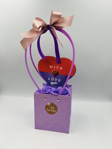 Milka bonbonos virágos kosár-lila