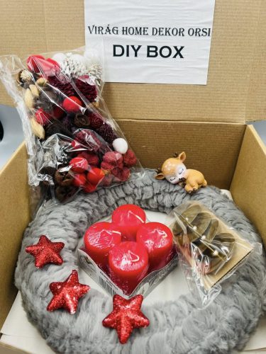 DIY BOX – Csináld magad! Karácsonyi asztaldísz csomag Kreatív adventi élmény egy dobozba zárva – 25 cm-es szürke szörmealap, alvó bambival