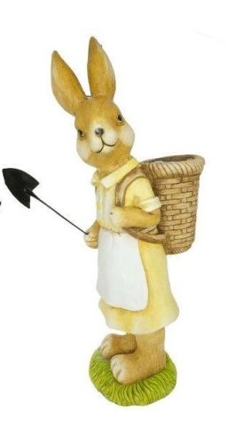 Kerti figura-Nyúl lány puttonnyal, ásóval álló NAGYMÉRETŰ 60 cm