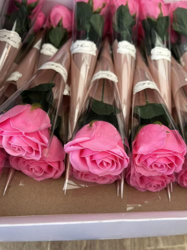 Pink szappan rózsa – illatos, nagyfejű dekor virág (32 cm)