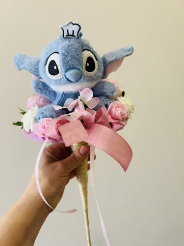 Stitch kék ballagási csokor – rózsaszín díszítéssel ovis ballagási csokor