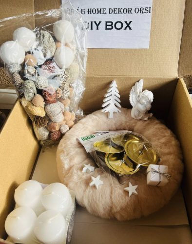 DIY Karácsonyi dekorációs csomag – 20 cm szőrmes alappal angyalkával