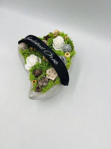 Szív alaku cement tál 16,5cm   kegyeleti natur díszítéssel