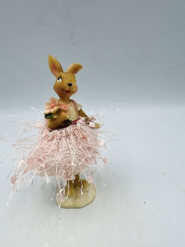 Nyuszi virággal – lány (poly, 11,5 cm)