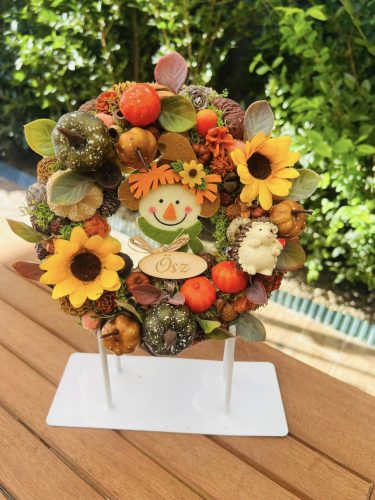 Sünis őszi ajtódísz madárijesztővel