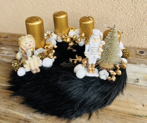 Adventi dekor – fekete szőrmés alapon arany dekor, 2 figurás, 30 cm