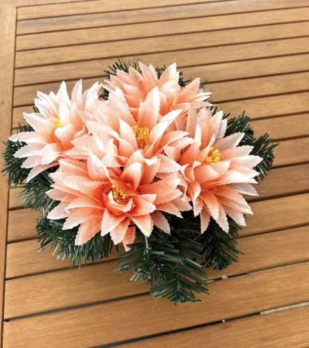 Művirágos temetői sírtál-nehezített 