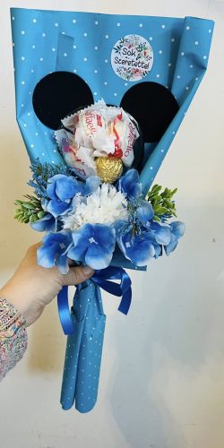 Mickey töltött édességes ballagási csokor -az ár 1 csokorra vonatkozik! kék