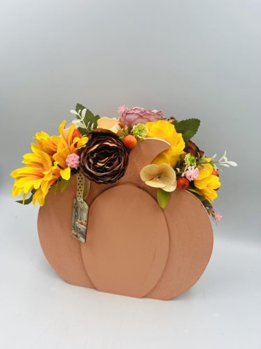 Tök dekor művirággal díszítve