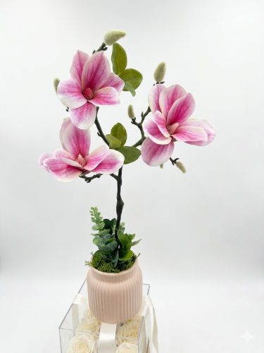 élethű rózsaszín magnólia kompozíció kaspóban – elegáns művirág dekoráció