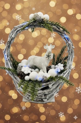 Vendégváró karácsonyi dekor – 30×38 cm vessző kosárban, fehér szarvassal