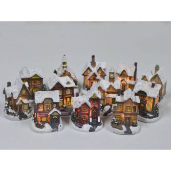   Téli házikó 12 féle, LED-es, elemes 7x6x10 cm-AZ ÁR 1 DB HÁZIKÓRA VONATKOZIK!