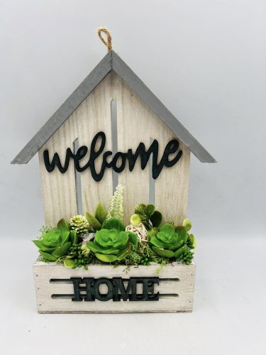 Welcome feliratos faháztartó - pozsgással dekorálva