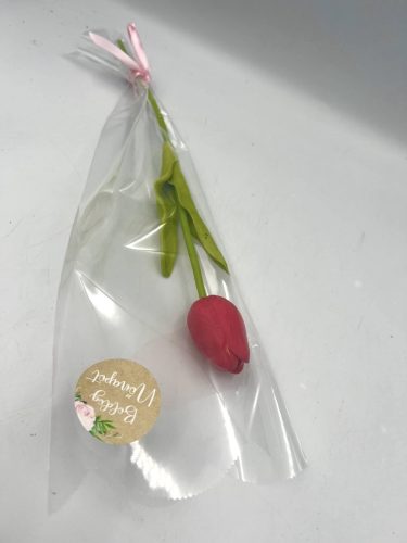 Nőnapi tulipán szálas díszcsomagolással