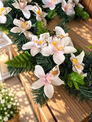 Sírdísz arany műanyag tálban selyem orchidea díszítéssel M14x30cm fehér rózsaszín középpel