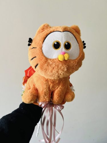 Garfield plüssös ballagási csokor – Vidám örökvirág dekoráció