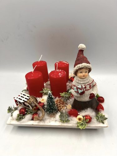 Piros klasszikus színű adventi asztaldísz