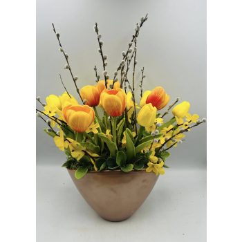   Tavaszi tulipános asztaldísz kerámia kaspóban – művirág dekor barkával