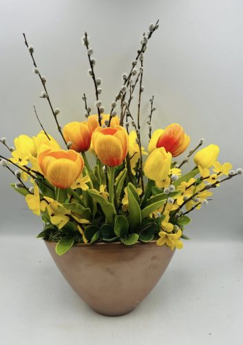 Tavaszi tulipános asztaldísz kerámia kaspóban – művirág dekor barkával