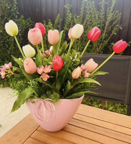 Élethű tulipános asztaldísz -válaszható felirattal
