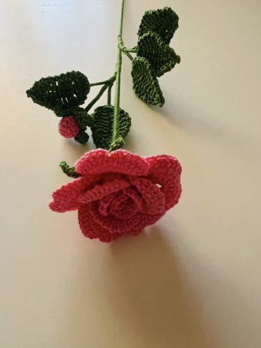 Horgolt kézműves rózsa élénk rózsaszín