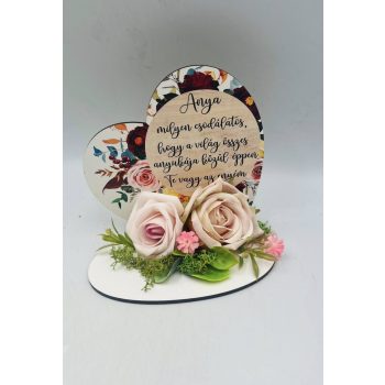   Szív alakú asztaldísz virágokkal – 13,2 x 12,8 cm, anyák napi felirattal