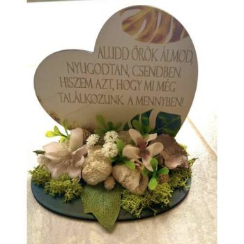   Kegyeleti dísz szív alakú idézettel – "Aludd örök álmod…"
