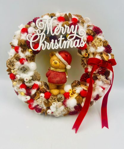 33 cm karácsonyi ajtódísz – fehér-barna-piros, nagy macival és “Merry Christmas” felirattal
