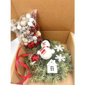 Csináld magad műfenyős ajtódísz hóemberrel