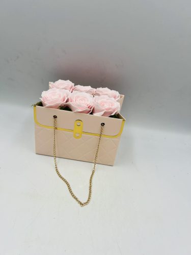 Illatos szappanrózsás táska – elegáns ajándék különleges alkalmakra rózsaszín