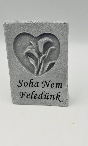  Kő tábla "Soha nem feledünk" 8x11,5cm