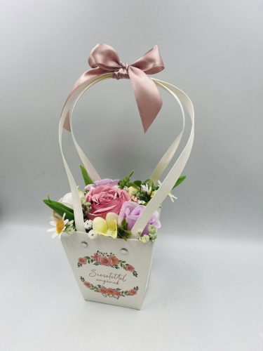 Anyáknapi köszöntő kosárka -szeretettel anyának felirattal