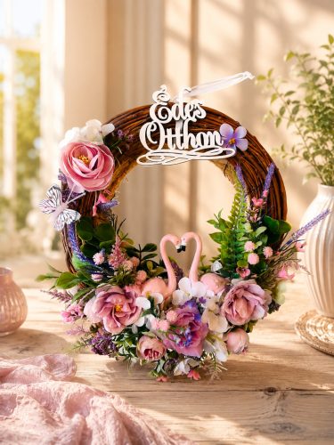Flamingós ajtódísz „Édes Otthon” felirattal – 29 cm-es kézműves kopogtató