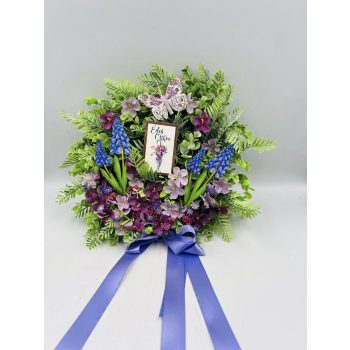 Tavaszi ajtódísz pillangóval és virágokkal – 28 cm
