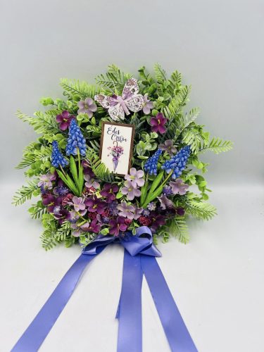 Tavaszi ajtódísz pillangóval és virágokkal – 28 cm