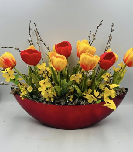 Tavaszi tulipános asztaldísz – 35 cm  kaspóban, barkával és művirágokkal
