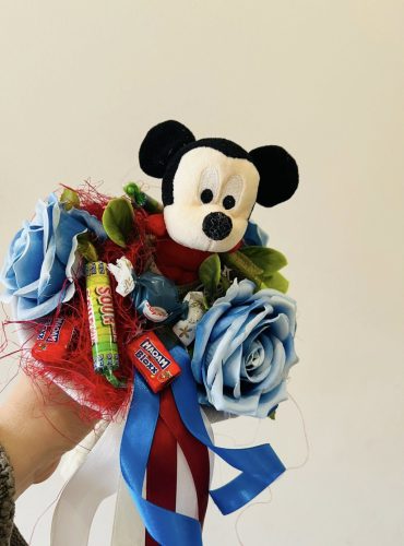 Édességes Mickey ballagási csokor – Plüssös és cukorkás ajándékcsokor