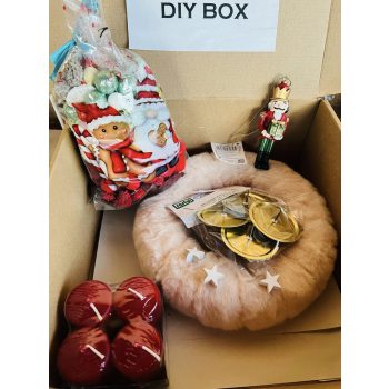   DIY Adventi 4 gyertyás csináld magad  díszítő csomag –szőrme alappal és diótörő figurával